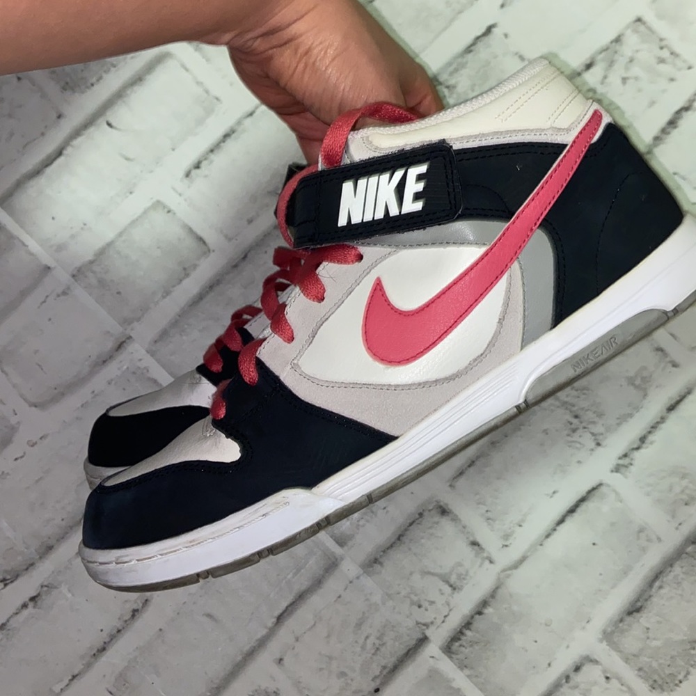 Nike mid sneaker